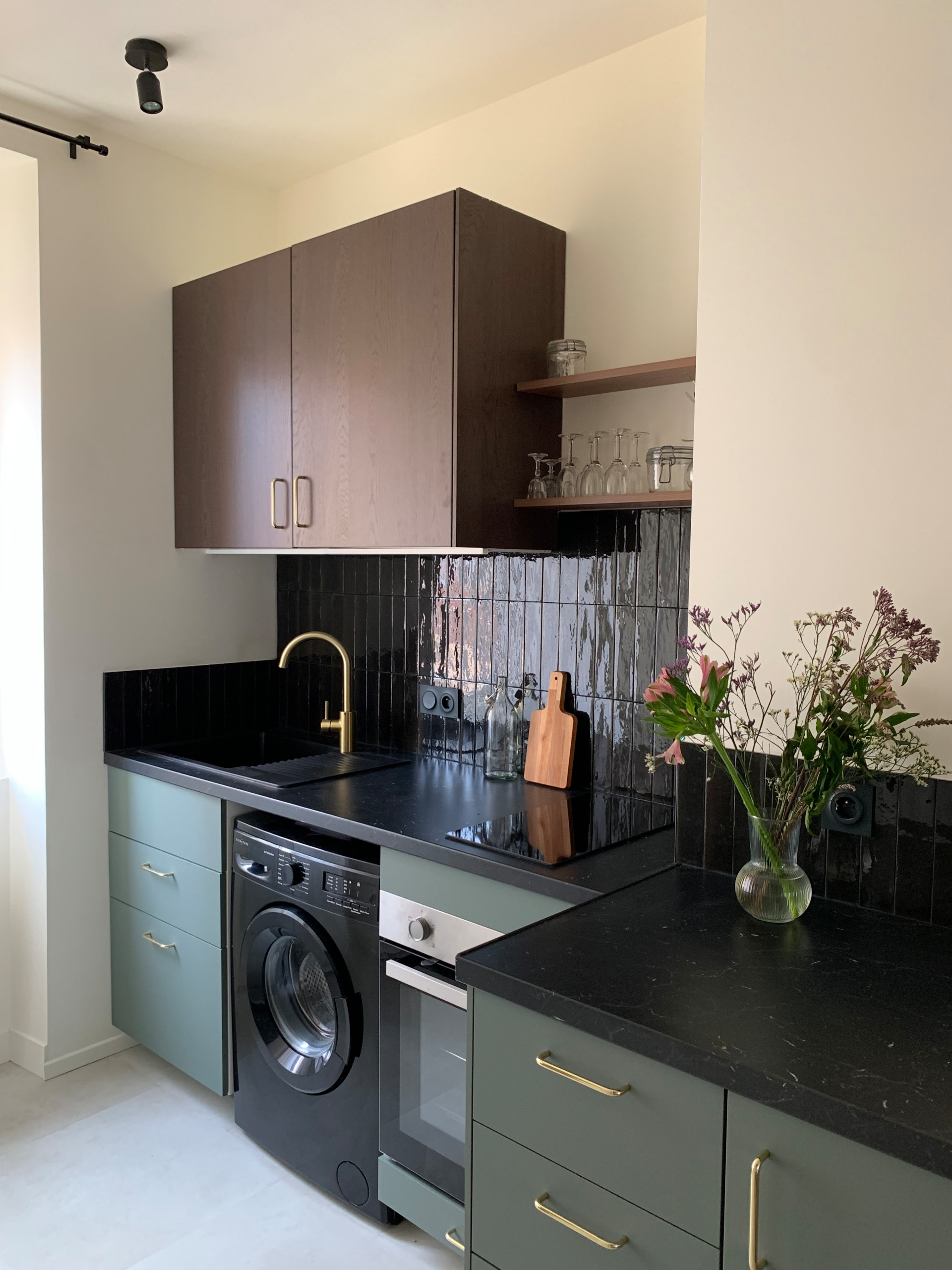 Inspiration for a small contemporary single-wall concrete floor and beige floor open concept kitchen remodel in Grenoble with an undermount sink, beaded inset cabinets, green cabinets, laminate counte