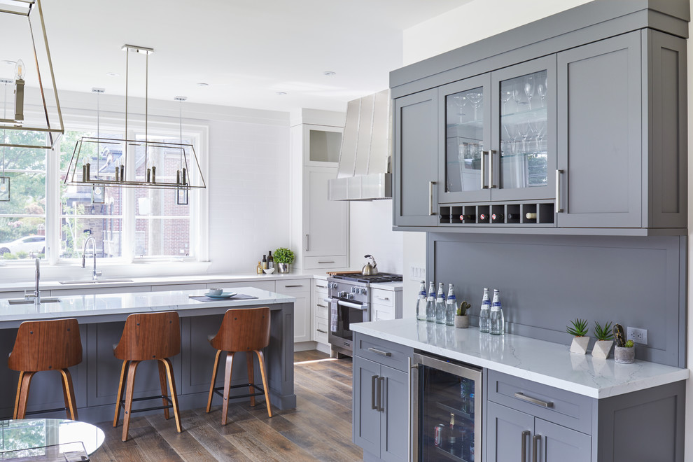 Transitional kitchen photo in Toronto