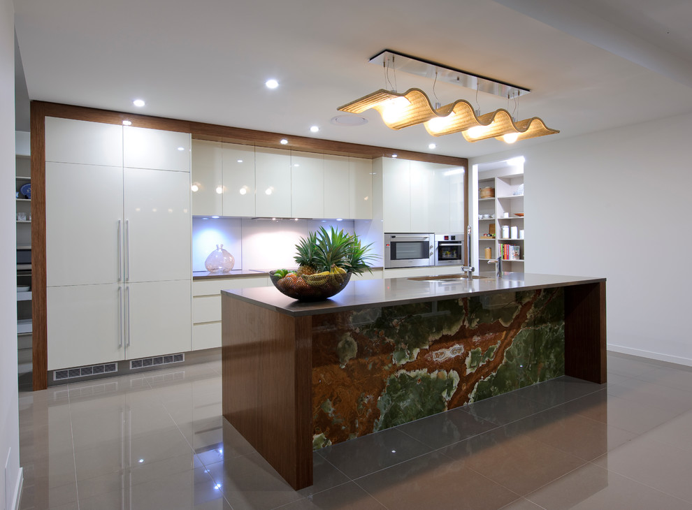 Photo of a tropical kitchen in Gold Coast - Tweed.