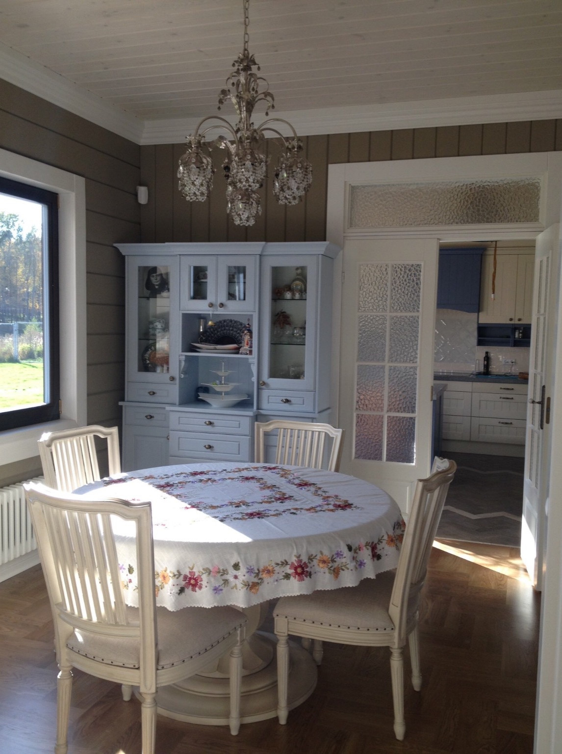 Дом с видом лес