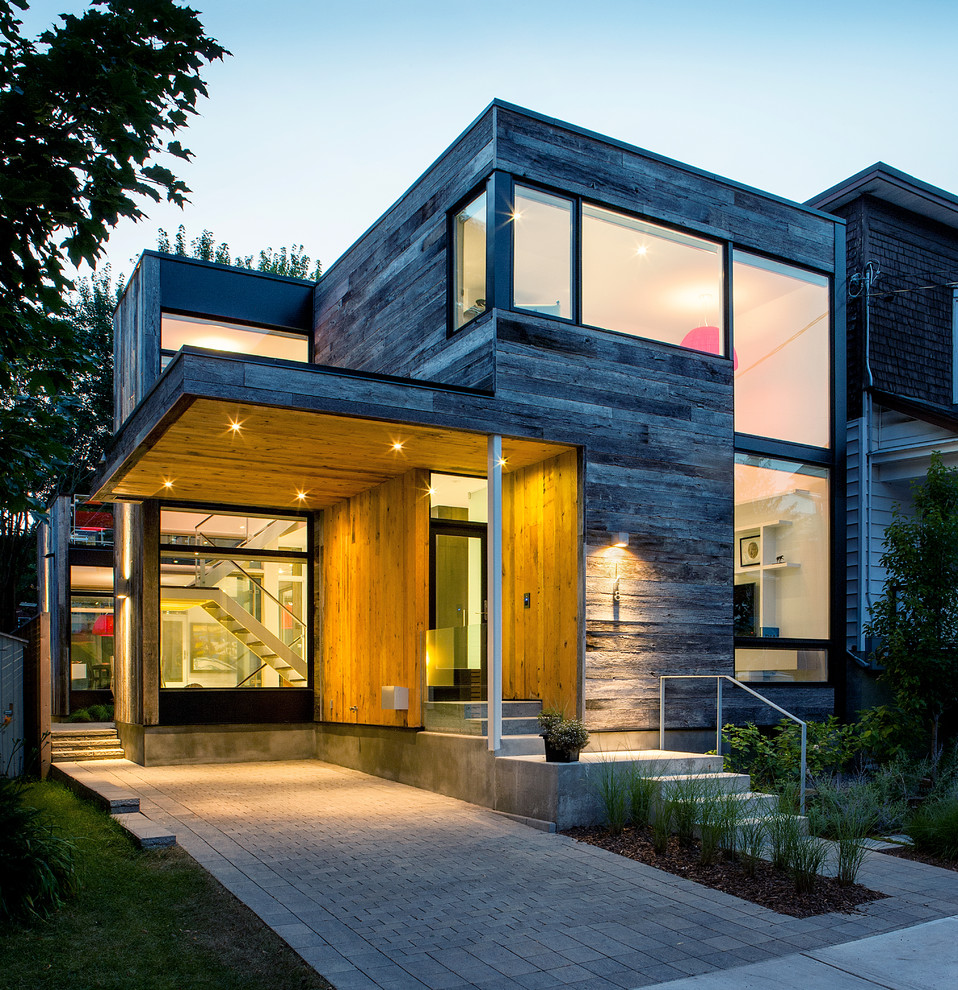 Design ideas for a contemporary exterior in Ottawa.