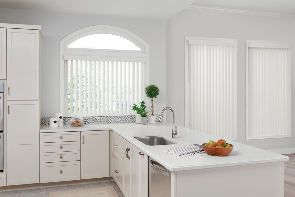 Kitchen - transitional kitchen idea in Phoenix