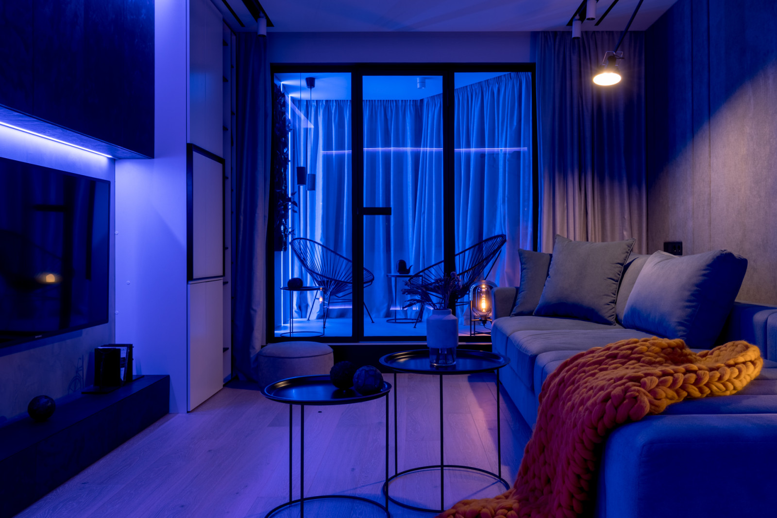 "Белый, серый и графит"