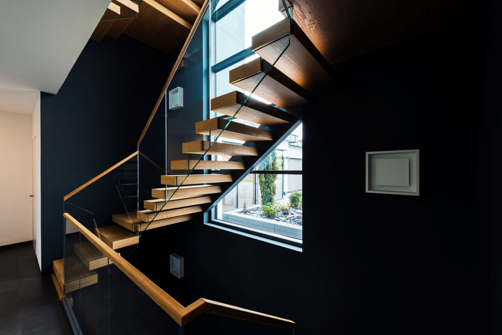 Консольная лестница с инновационной встроенной подсветкой