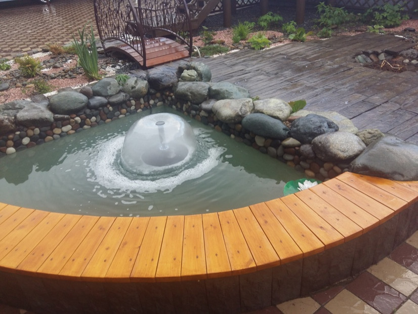 Фонтан в частном саду