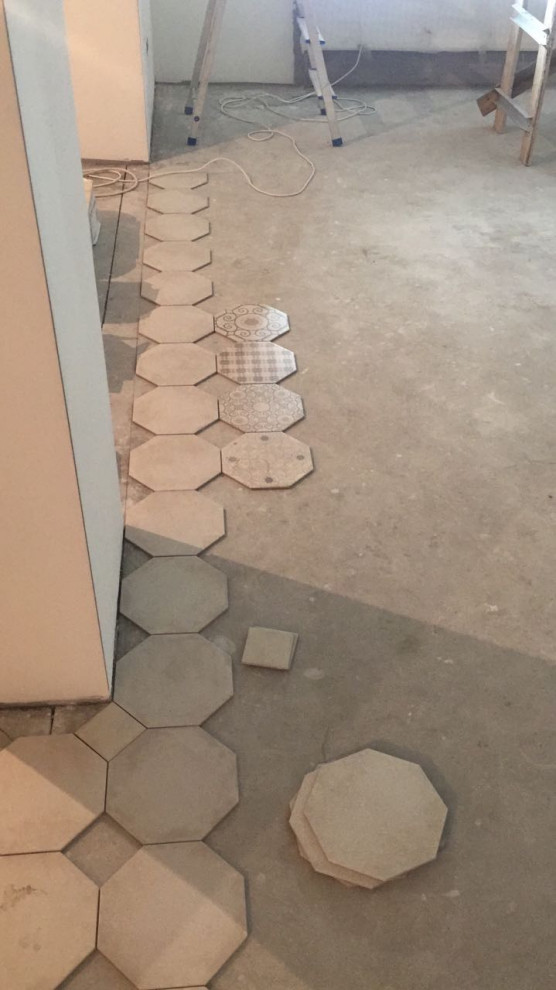 Укладываем пол на кухне.