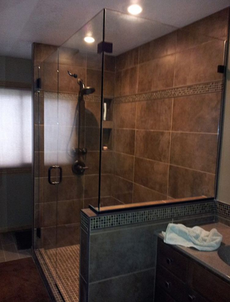 Bathroom - transitional bathroom idea