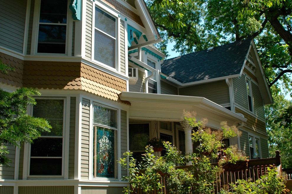 This is an example of a large traditional three-storey beige exterior in Chicago with mixed siding.