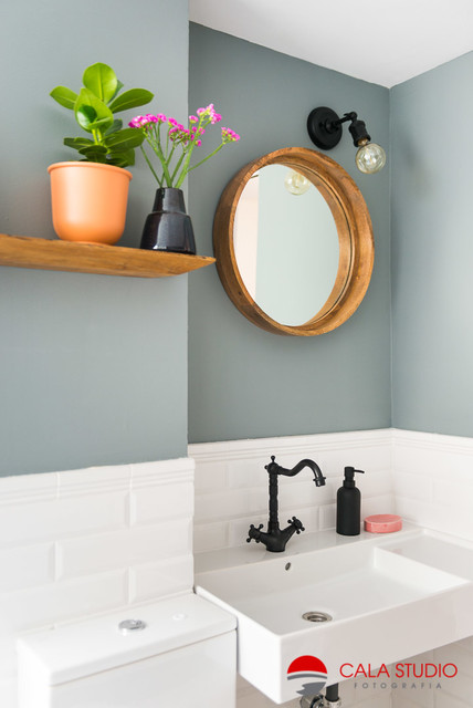 Beachfront Apartment coastal-powder-room