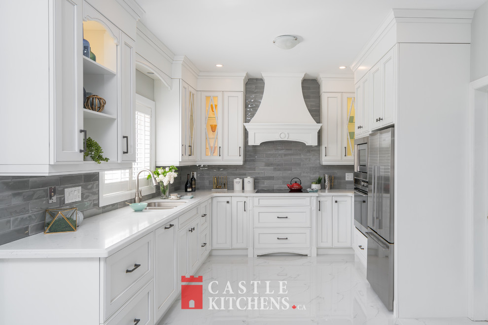 Kitchen - transitional kitchen idea in Toronto