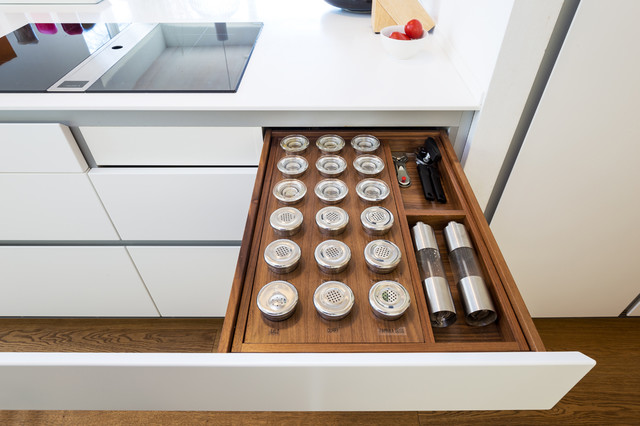 Gewürzschublade in einer modernen Schreinerküche - Modern - Küche - Köln - von Korr GmbH - Tischlerei