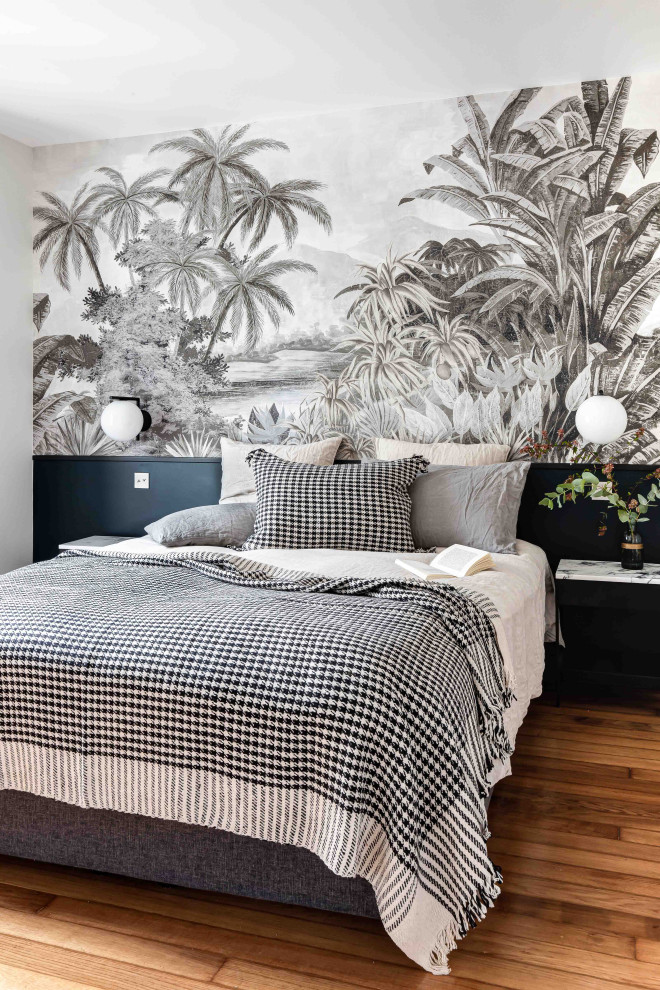 Example of a trendy bedroom design in Marseille