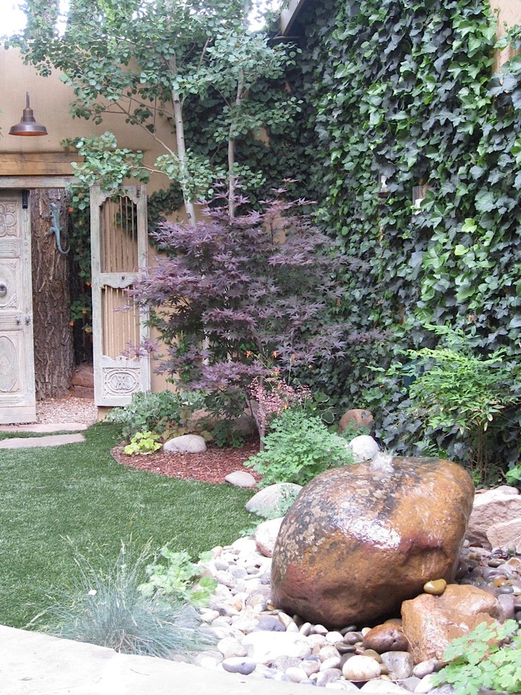 Design ideas for a traditional garden in Denver.