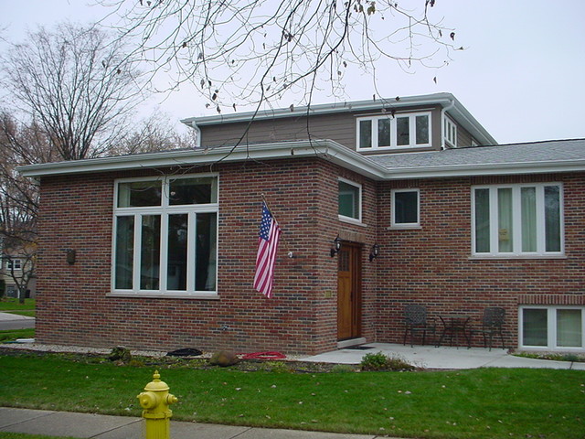 Split-level Expansion retro-hus-og-facade