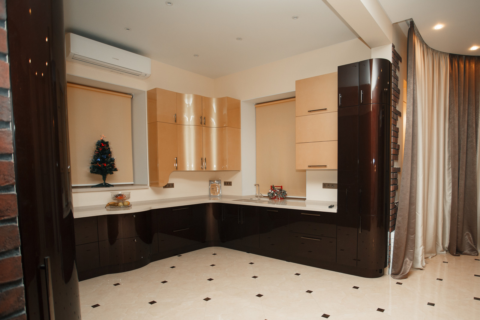 Радиусные фасады, супер-глянец