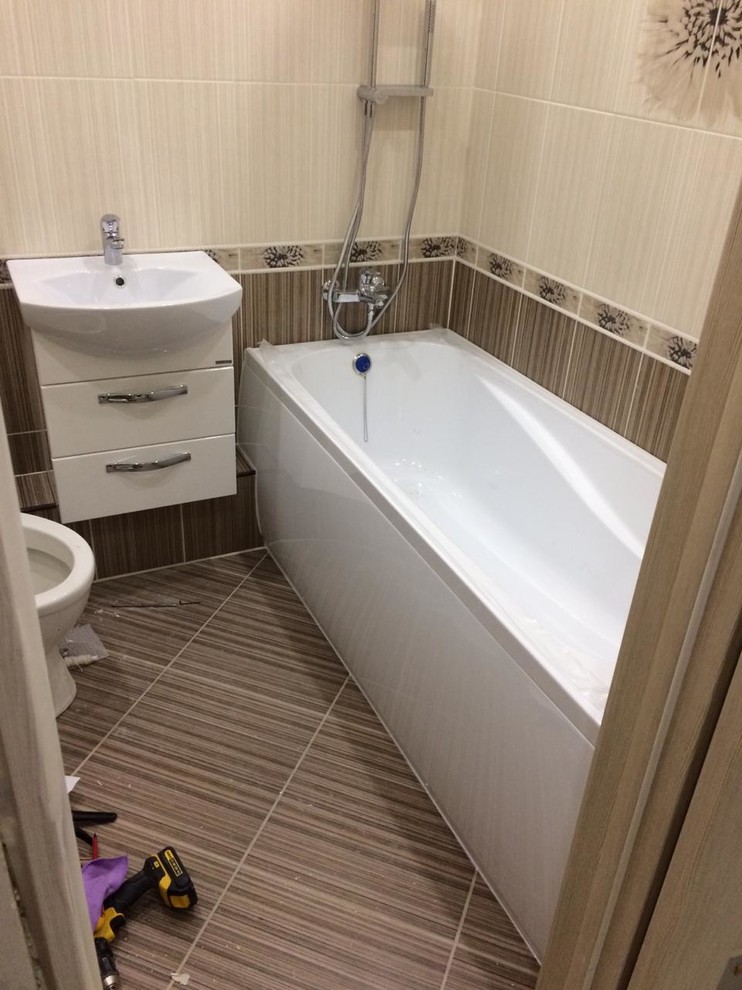 Процесс укладки плитки