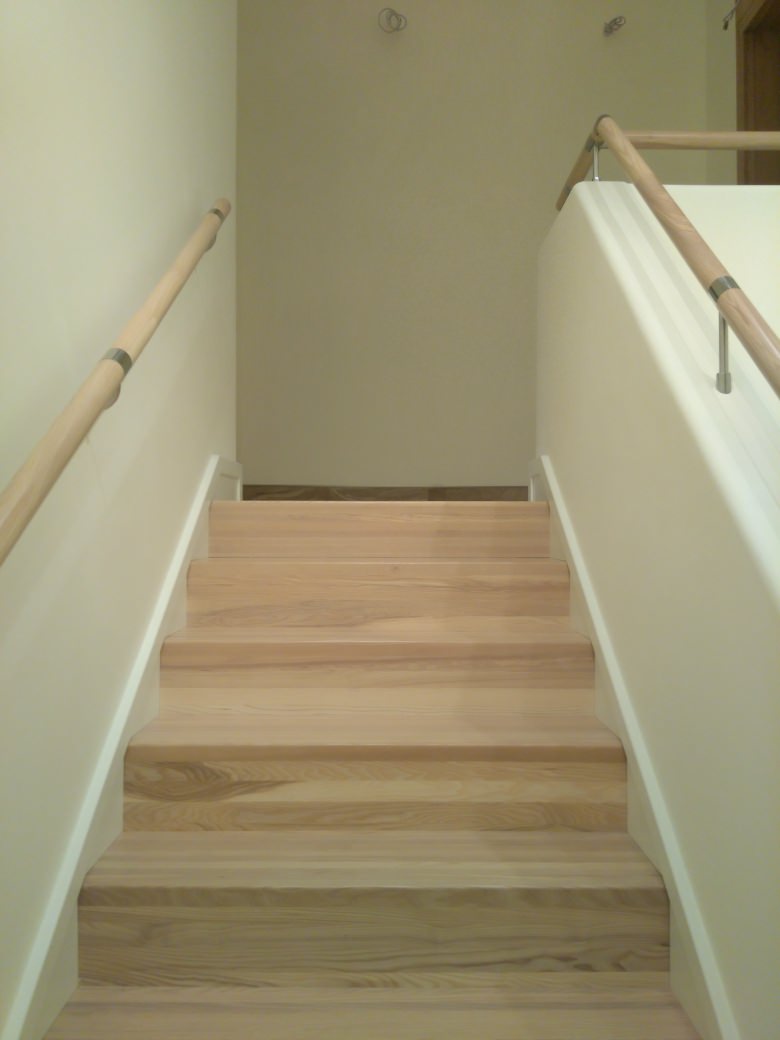 Облицовка лестницы в квартире