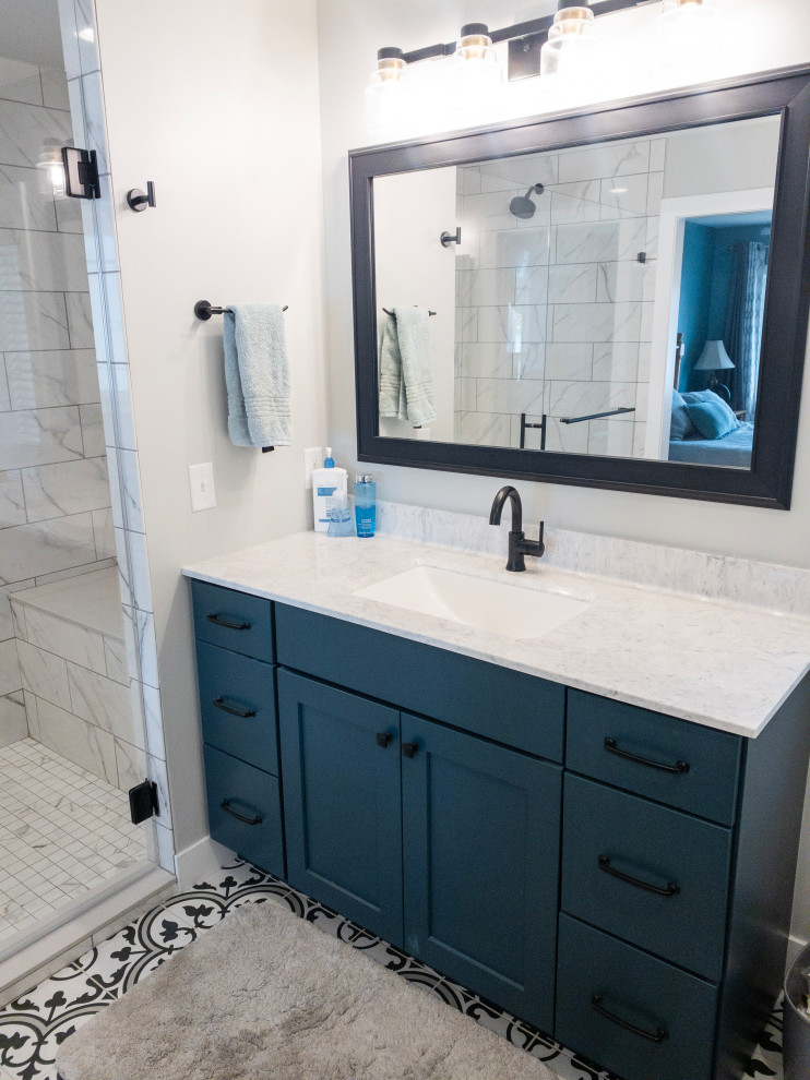 Example of a mid-sized transitional l-shaped medium tone wood floor and brown floor eat-in kitchen design with an undermount sink, flat-panel cabinets, light wood cabinets, quartz countertops, yellow backsplash, subway tile backsplash, stainless steel appliances, an island and white countertops