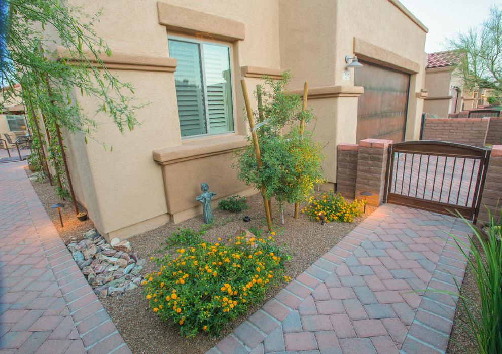 Photo of a mid-sized side yard partial sun xeriscape in Phoenix with a garden path and brick pavers.