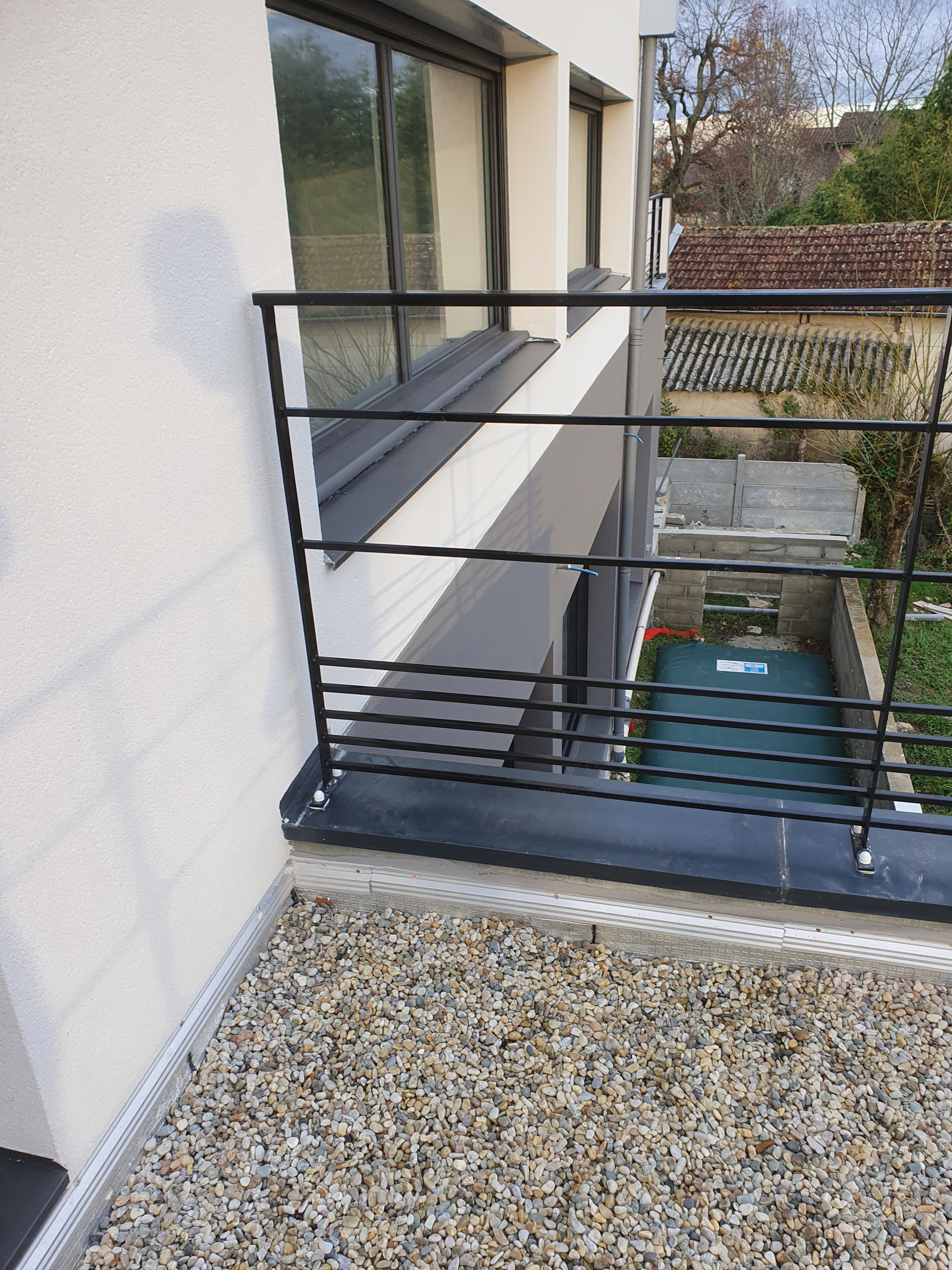 Installation d'un garde corps pour toit terrasse