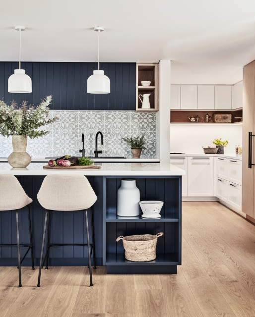 Before & After: A Family-Friendly Coastal Kitchen to Die For | Houzz NZ