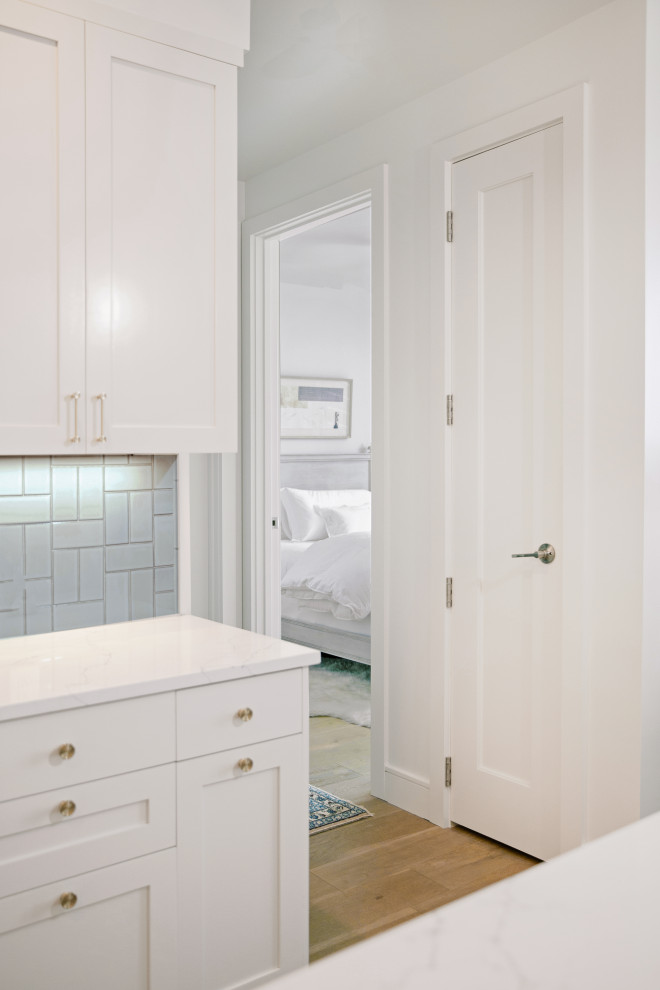 Transitional kitchen photo in Austin