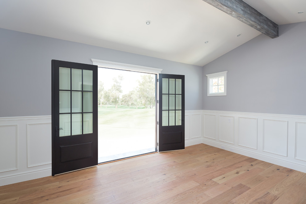 Transitional home design photo in Phoenix
