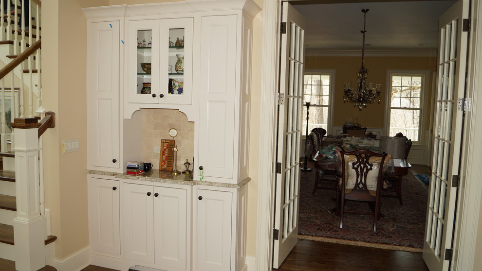 Example of a transitional home design design in Chicago