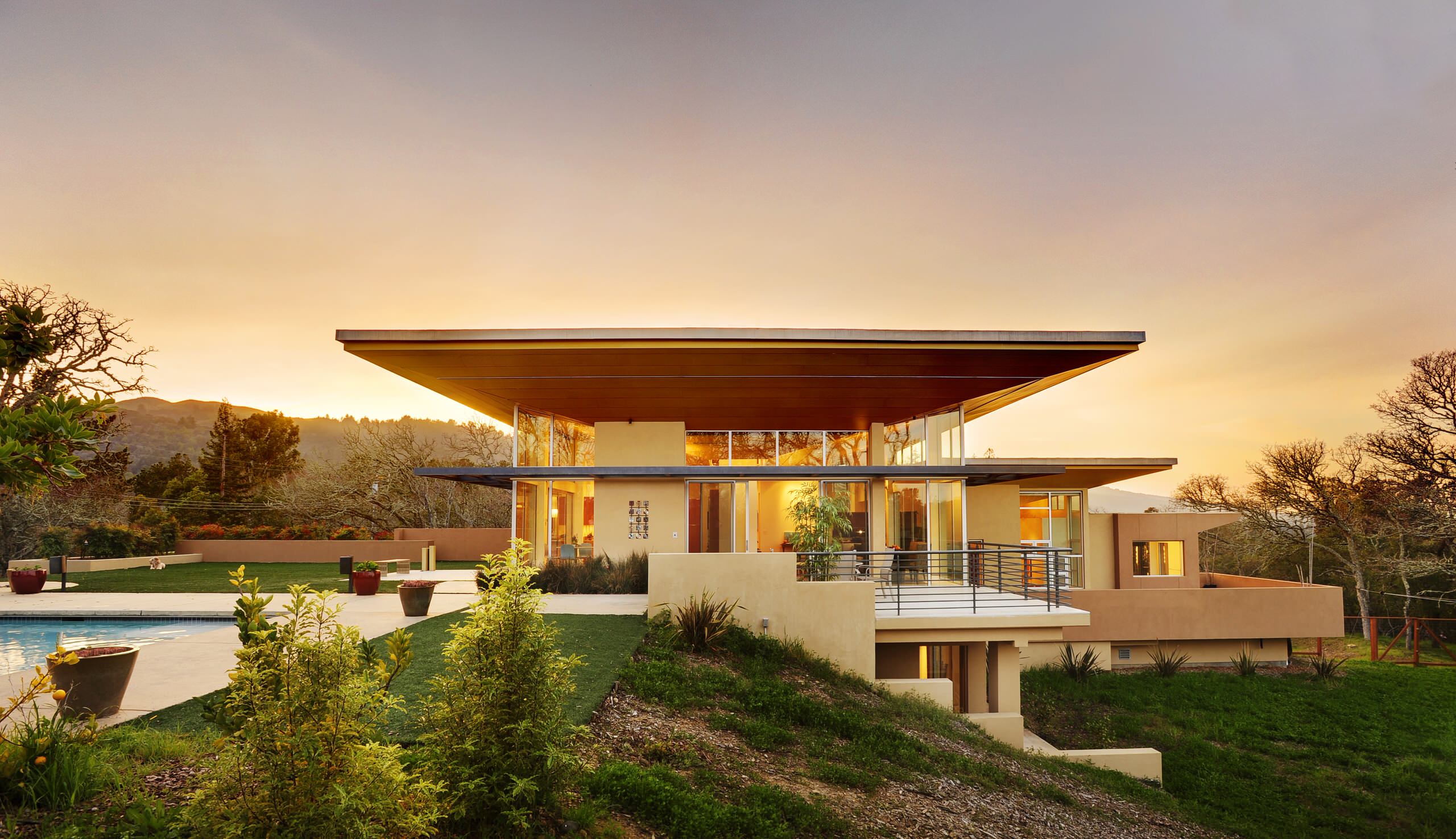 How to Artfully Build a House on a Hillside, image size:2560x1476