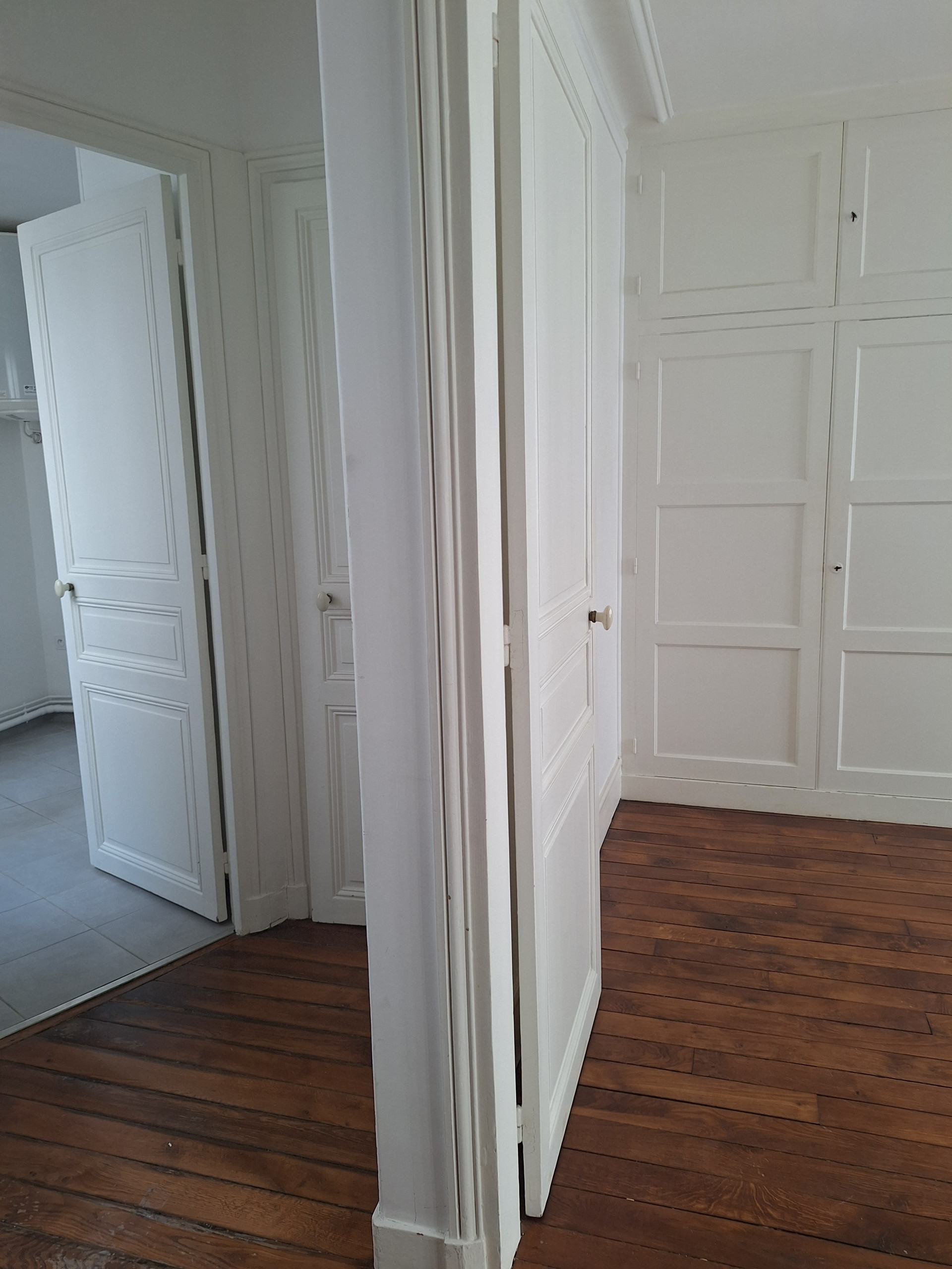 Rénovation partielle, décoration et ameublement d'un appartement ancien