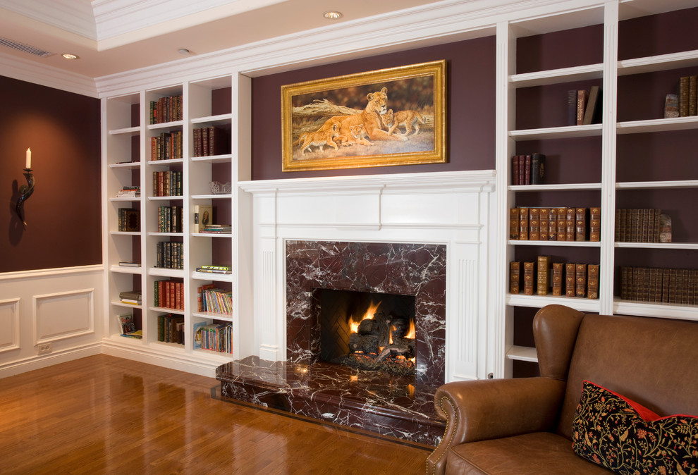 Photo of a traditional family room in Orange County.