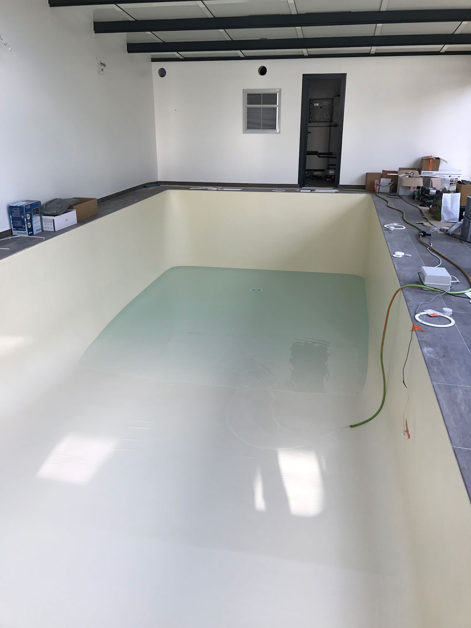 Construction piscine intérieur liner sable