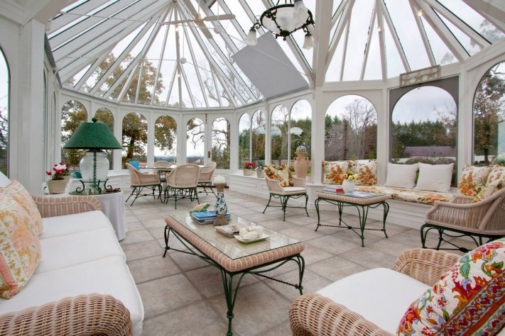Inspiration for a traditional sunroom in Melbourne.