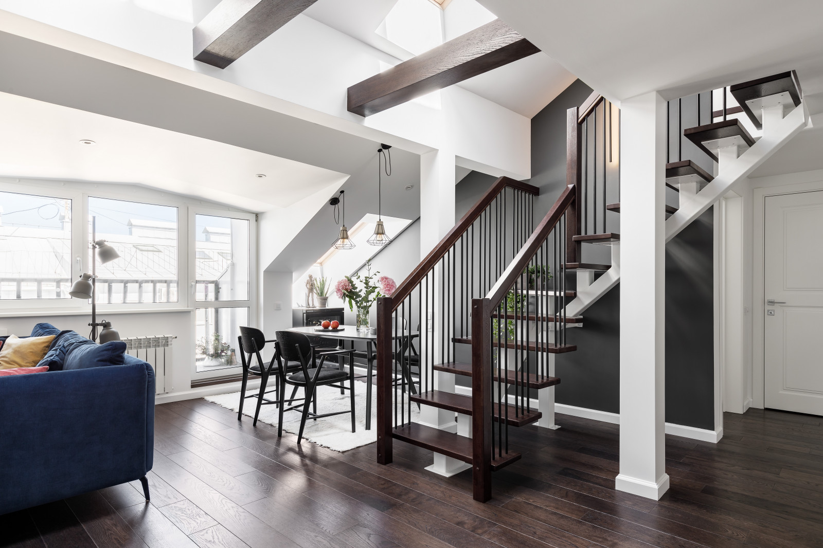 Мансардная двухуровневая квартира в скандинавском стиле