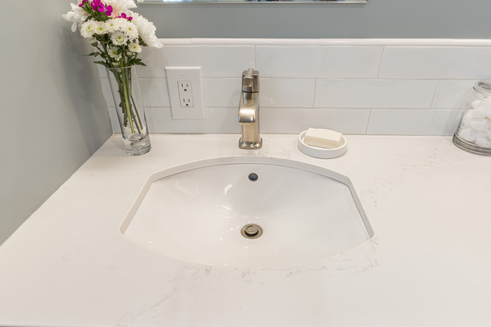 Calming Berkeley Hills Upstairs Bathroom