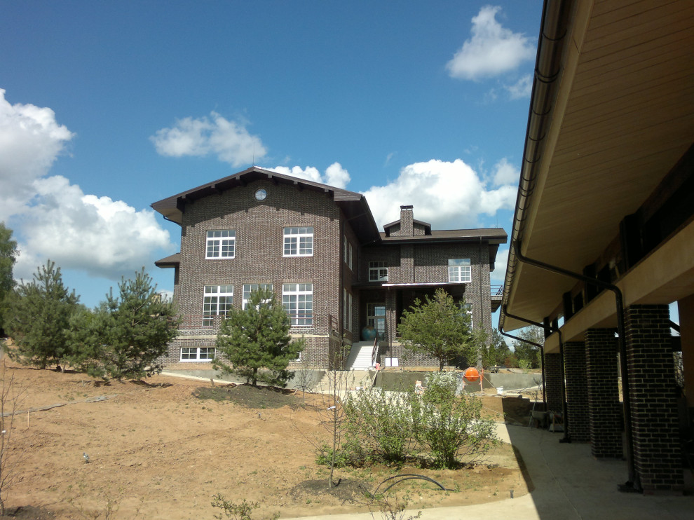 Процесс строительства дома и гаража  на участке со сложным уклоном (1600 м2)