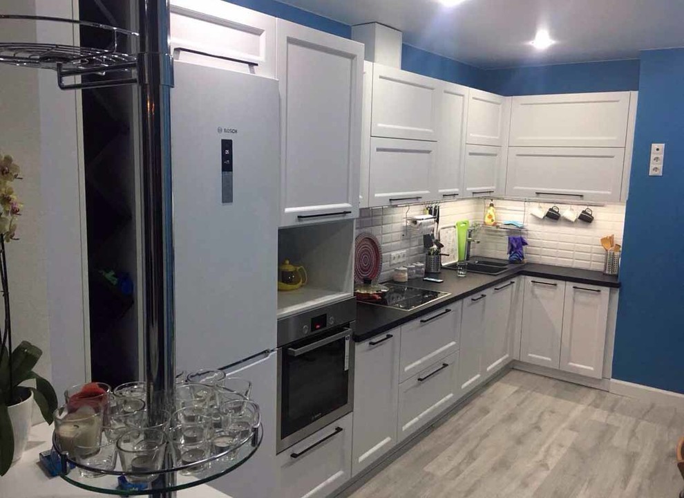 Кухни с окрашенными фасадами