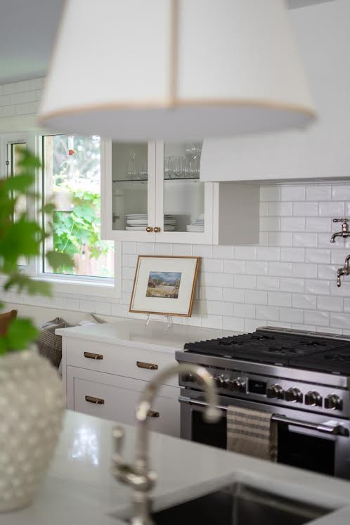 Kitchen - kitchen idea in Vancouver