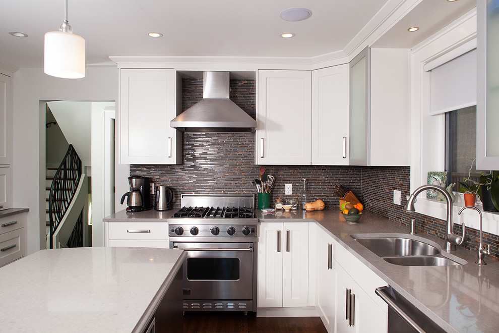 Inspiration for a transitional kitchen remodel in Vancouver