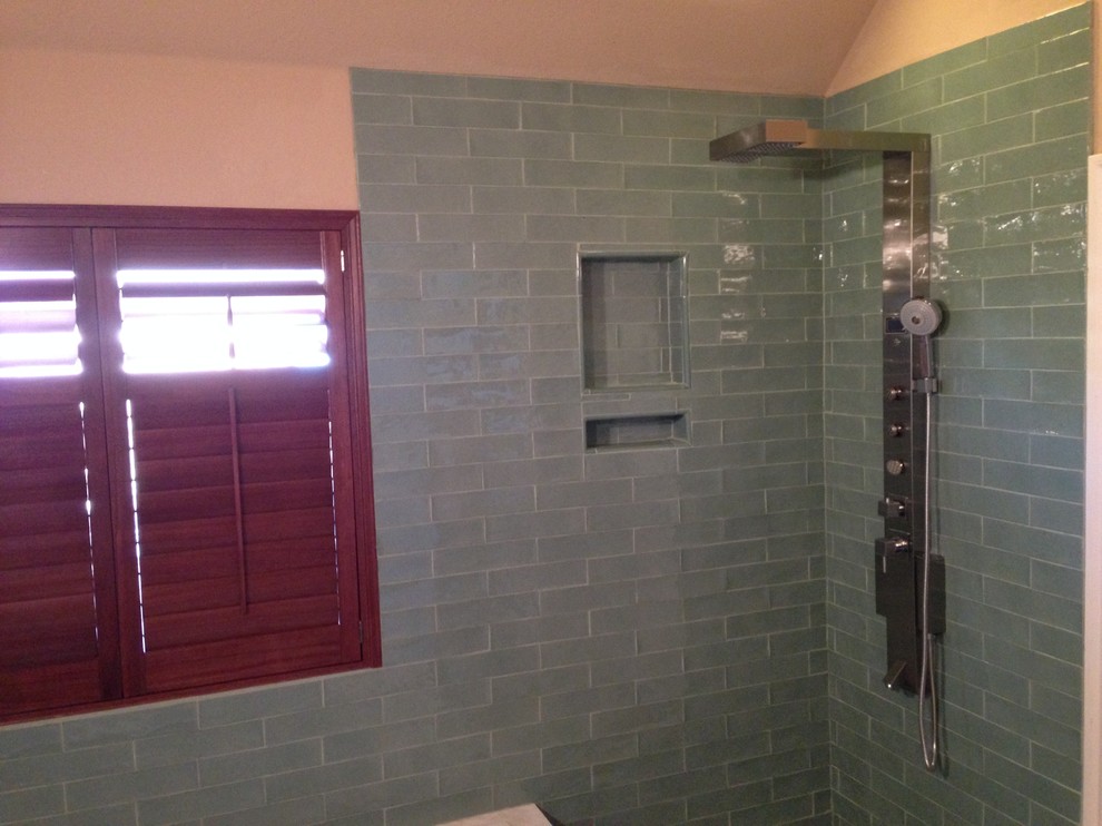 Inspiration for a rustic bathroom remodel in Austin