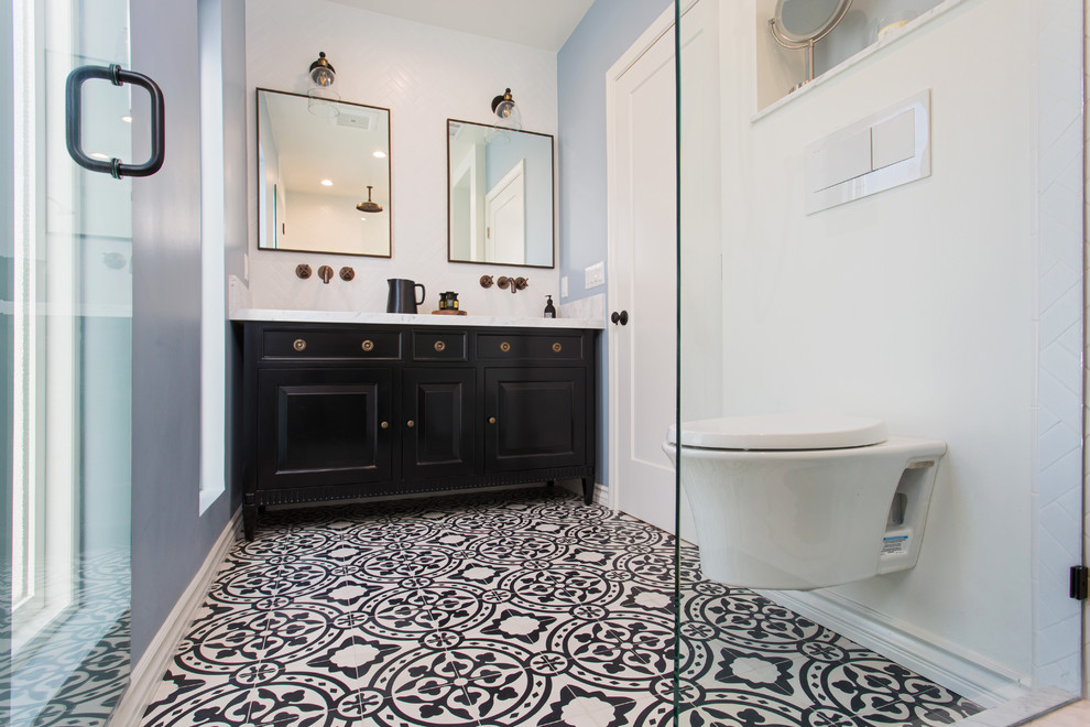 Inspiration for a mid-sized scandinavian 3/4 bathroom in Los Angeles with furniture-like cabinets, black cabinets, an alcove shower, a wall-mount toilet, white tile, porcelain tile, grey walls, cement tiles, an undermount sink, marble benchtops, black floor and a hinged shower door.