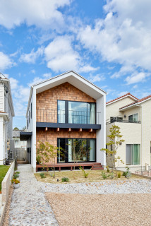 おしゃれな白い屋根の家の画像 21年9月 Houzz ハウズ