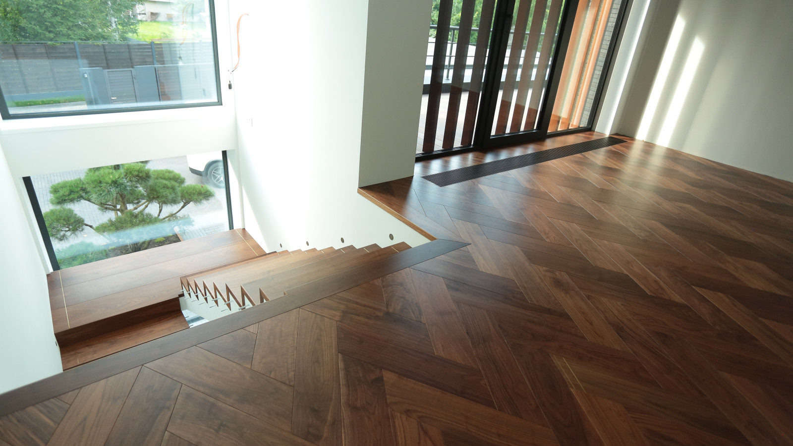 Лестница из американского ореха