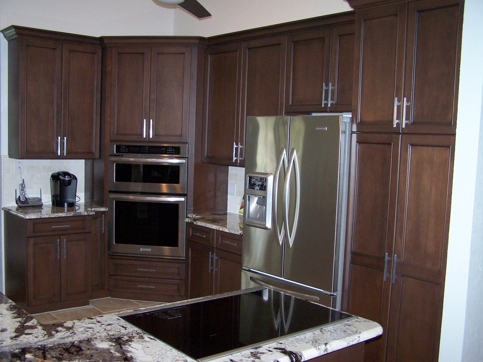 Inspiration for a transitional home design remodel in Tampa