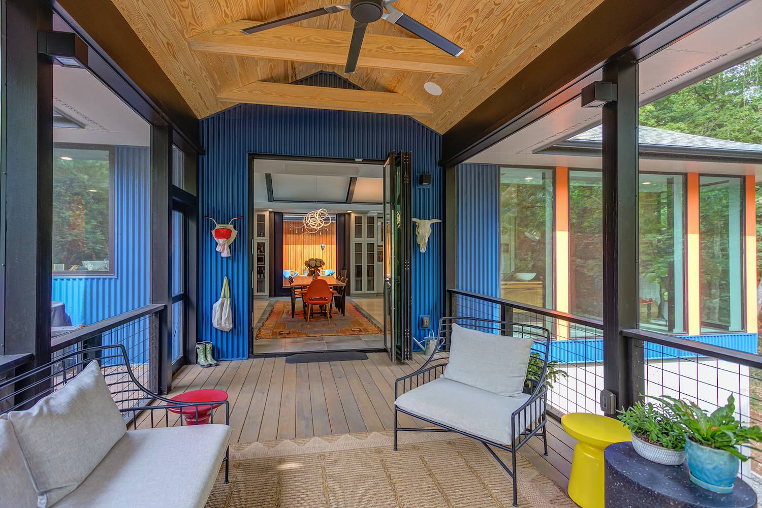 Screen porch