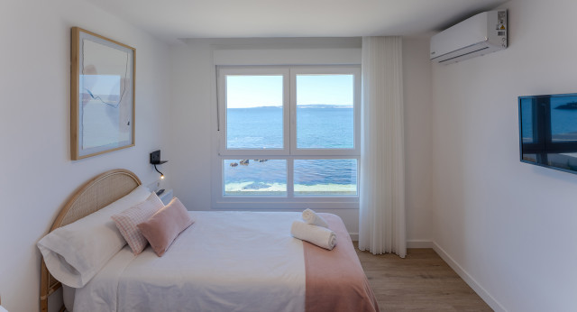Verde que  te quiero verde coastal-bedroom