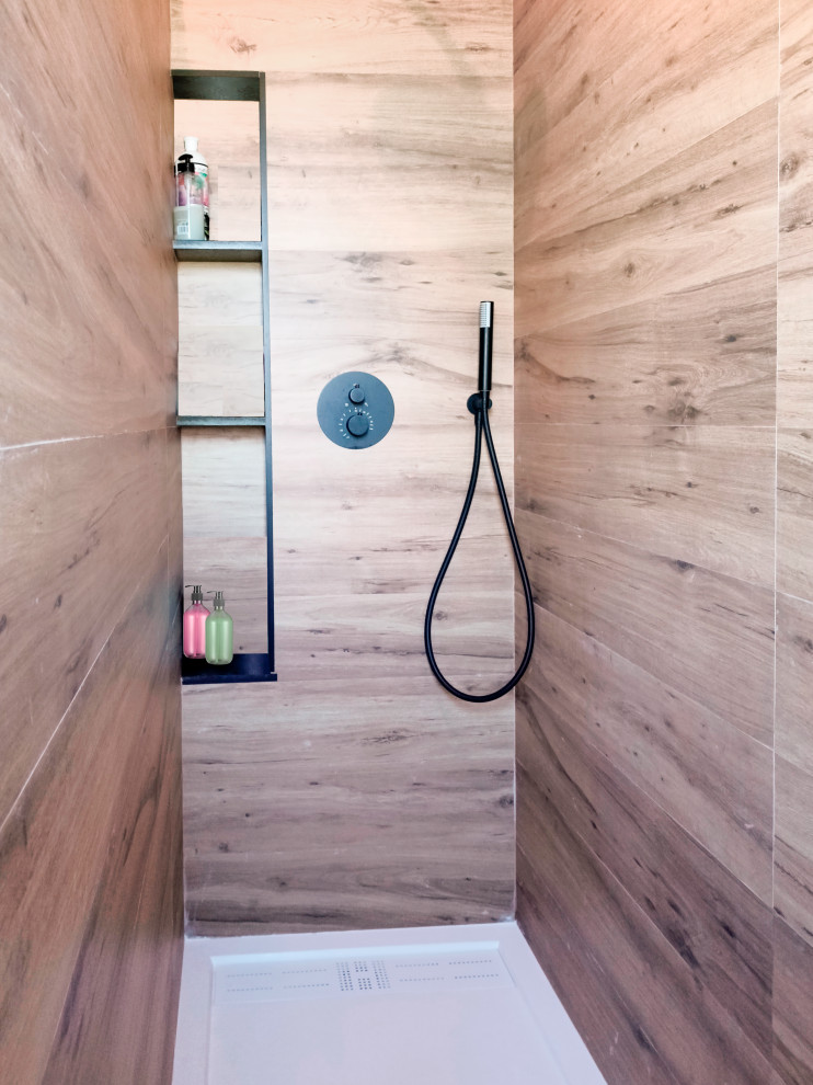 Un spa en casa: un baño amplio, cálido y lleno de detalles funcionales