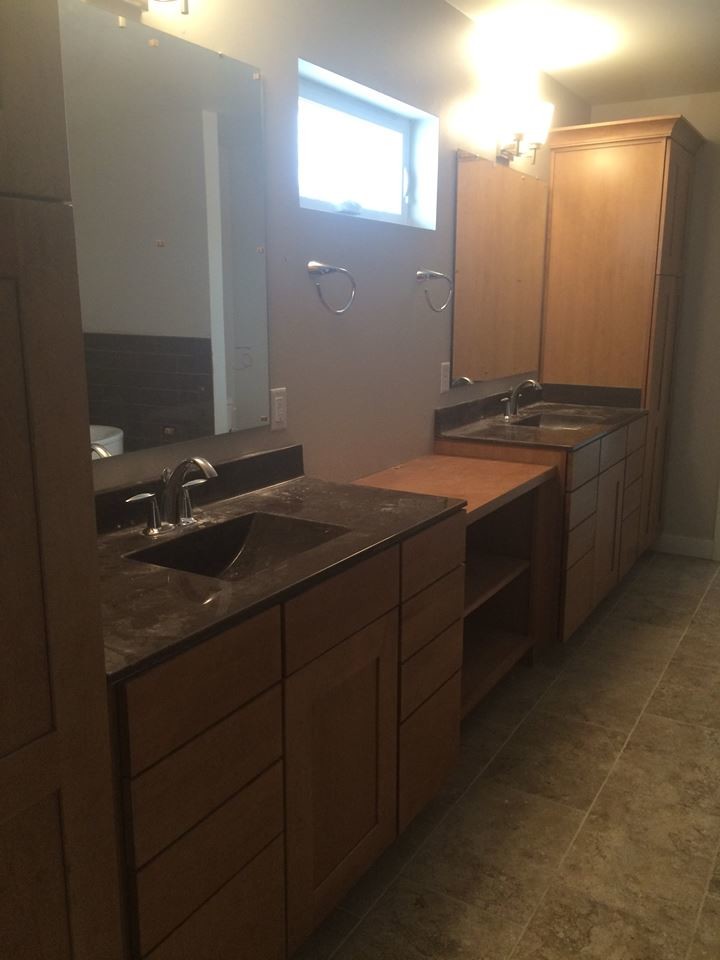 Example of an eclectic home design design in Cedar Rapids
