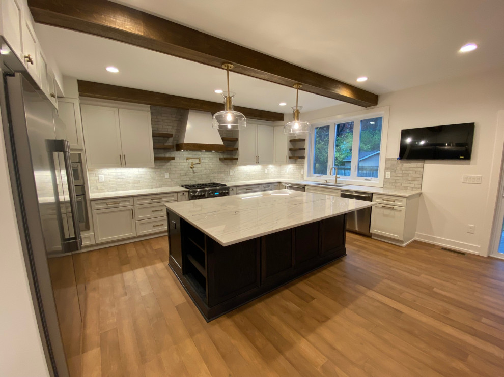 Inspiration for a transitional kitchen remodel in Columbus