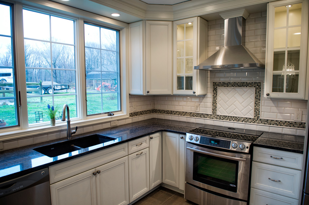Inspiration for a transitional kitchen remodel in Cleveland